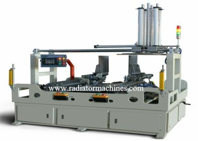 China Función de distribución semi automática del tubo neumático de la máquina del constructor de la base del radiador en venta