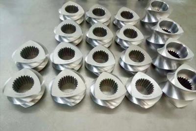 China Componentes gemelos del extrusor de tornillo de la tira espiral de la resistencia de desgaste del modelo 62 en venta