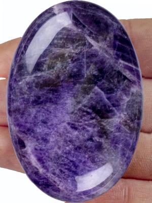 China Natural Polished Amethyst Palm Stone Amethyst Pocket Gemstone Amethyst Worry Stone For Stress Relief Home Decoration for sale