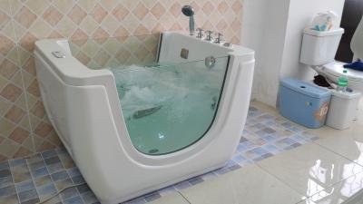 China Fiberglass Acrylic Baby Spa Bathtub Rectangle 350L For Spa Center for sale