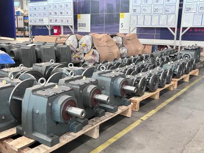 China R Series Helical Gearbox Gearmotor Reducer High Load And High Torque for sale