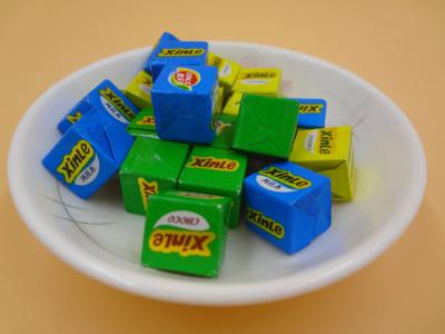 Китай Большие кубики сахара/кубик сформировали легкие закускы зеленого цвета ощупывания конфеты кудрявые продается
