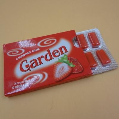 China Fruit Assorted Chewing Gum Tablet Shape Strawberry Tasty Low Calorie Candy for sale
