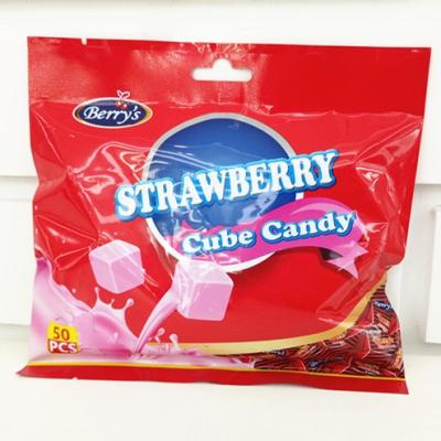 China 2.75g Cube Shape Strawberry Flavor Milk Candy In Bag Healthy And Yummy for sale
