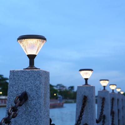 Chine Lumière solaire de pilier de C.C 3.2V, lampes solaires de borne pour des villas de cours à vendre