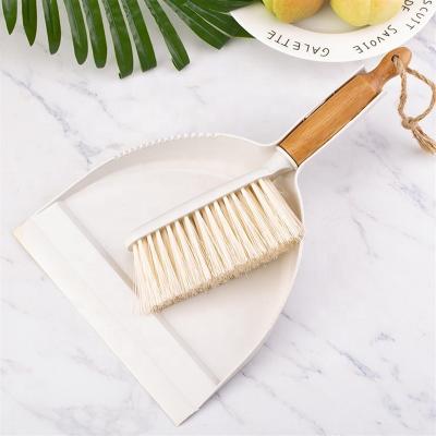 China Mini sistema de limpieza portátil del recogedor de polvo y de bambú de la manija de la escoba de cepillo para la limpieza en venta