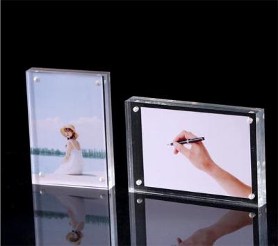 中国 透明な水晶の注文のアクリルの製作20mmのアクリルの写真フレーム 販売のため