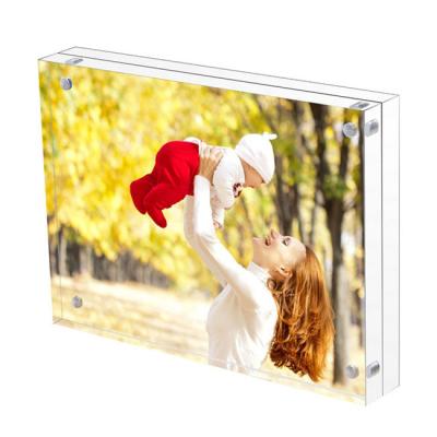 Chine La photo acrylique magnétique claire de perspex de cadre d'affiche encadre le bloc acrylique à vendre
