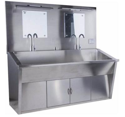 China SUS304 Pedal Operated Hand Wash Basin Sink 500ml/H 1500*600*1800mm for sale