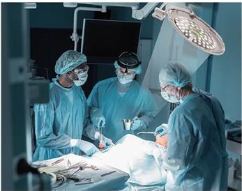 Chine Le plafond d'AC240V a monté LED 160000 légers chirurgicaux Lux Medical Equipment à vendre