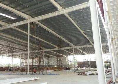 Chine Construction préfabriquée en acier industrielle commerciale de construction de bâtiment à pans de bois de Q355 Q235 à vendre