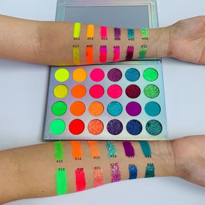 Chine 24 marques de distributeur pigmentées de palette faite sur commande de fard à paupières de couleurs hautes métalliques à vendre