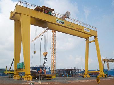China capacidade de 75 toneladas com o pórtico Crane Used In Shipyard de 42M Span Trussed Type à venda