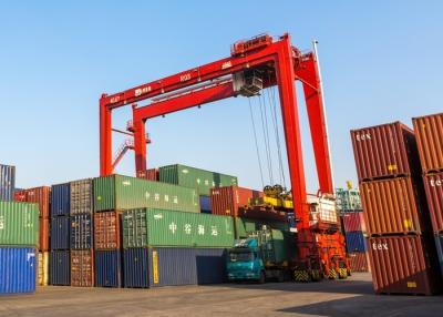 China Grúa de Crane Automated Stacking Container Unloading del envase del puerto del carril de QU70 QU80 en venta