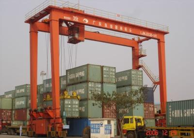 Chine La grue 15.4M-18.2M Lift Container Gantry de conteneur de port d'ODM A6 tend le cou avec l'écarteur à vendre