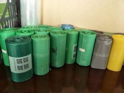 Китай Отход любимца 100% Биодеградабле кладет любой цвет в мешки с базовым материалом 40% био продается