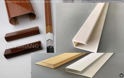 China U diseña la ensambladora plástica rígida flexible del Pvc de las protuberancias longitud de 5,95 metros en venta
