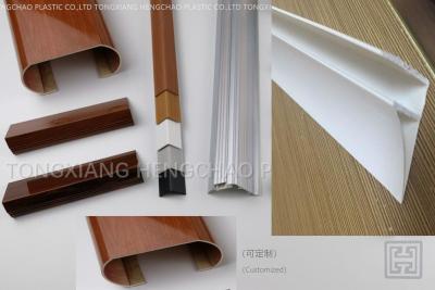 China 4CM glattes verdrängtes Plastikprofil-Spitzenclip für Raum-Dach-Garten-Entwässerungs-Brett zu verkaufen