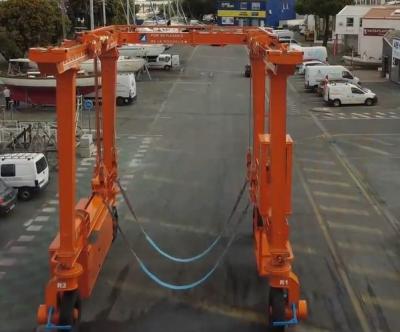 Chine 5-15m Lifting Mobile Boat Hoist Crane Single Or Double Beam Diesel Engine Powered à vendre