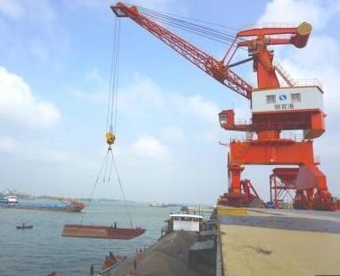 China 3.2m~6.0m span Portal Grab Crane Shipyard Port Cranes For Bulk Commodities for sale