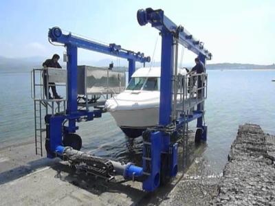 China Boat Hoist Rubber Tired Gantry Crane For Lifting Boat Vessel Ship for sale