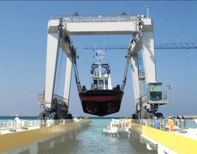 China 150T Travel Lift Boat Hoist Crane Mobile Boat Crane en venta