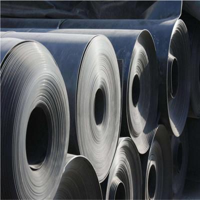 Chine Liner en PEHD en géomembrane en plastique pour le revêtement de barrage, le revêtement d'étang, en noir, blanc, vert, bleu à vendre