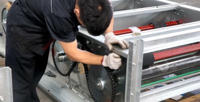 Cina La H scrive l'attrezzatura a macchina di automazione del pollame, pollame di rimozione del concime che alza l'attrezzatura in vendita