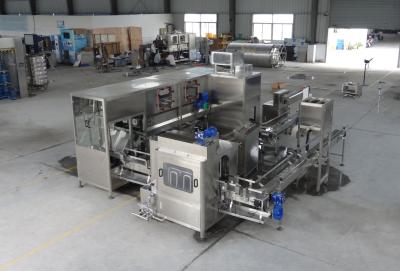 Chine Capacité de remplissage 5L-6L Équipement de remplissage d'eau entièrement automatique Matériau en acier inoxydable à vendre
