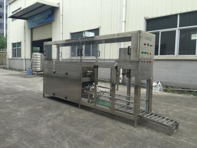 Chine 0.2-2.0L Taille de bouteille Machine automatique de remplissage de bouteilles d'eau Matériau en acier inoxydable à vendre