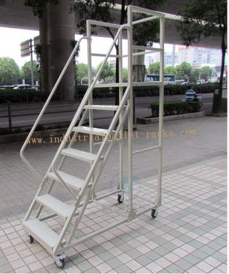 中国 棚に置く棚の使用のための集まっている最高上昇の梯子の倉庫装置 販売のため