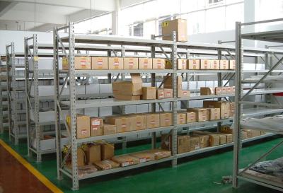 Cina scaffale di bassa potenza di flusso di caso della struttura d'acciaio del magazzino con la pittura della polvere dello spruzzo in vendita