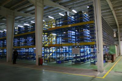 China Multi-tier Staal die Industriële Mezzanine Vloeren Blauw/Geel met 7.5m Hoogte vloeren Te koop