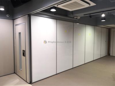 China Height Adjustable Panelfold Operable Partitions With Magnetic Sealing System for sale