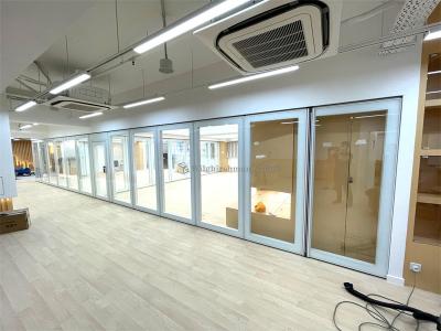 Китай Прочный демонтируемые стеклянные перегородки стеклянные стенки разделителя комнаты легко устанавливать продается