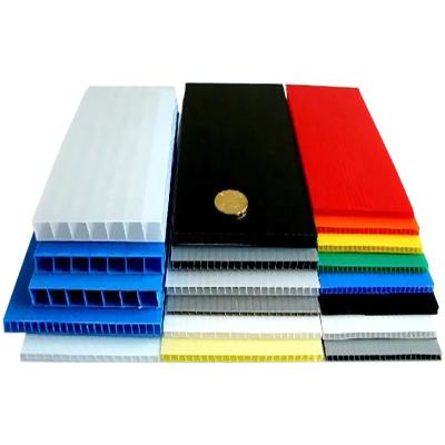中国 Durable Chemical Resistant Coroplast Board With Smooth Surface 販売のため