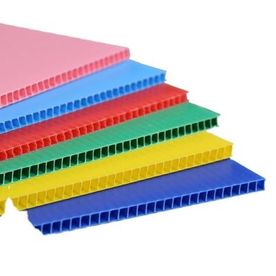 China Colored Polypropylene Coreflute Sheet 2400mm Yellow Correx Board for sale