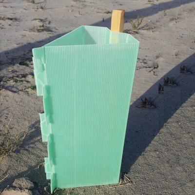 Chine Corruone en gros PP de haute qualité Plastique ondulé Garde-arbres Protecteur d'arbres en plastique à vendre
