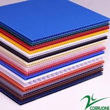 中国 4ft X 8ft Twin Wall Corrugated Plastic Sheets Uv Resistance For Eco Friendly Packaging 販売のため