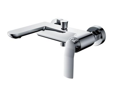 China New Design Bath Tub Filler Spout Faucet Bath Mixer Chrome Handheld Shower Faucet for sale