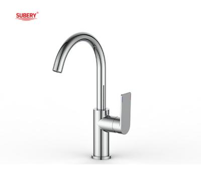 China Chrome Brass Cold And Hot OEM Kitchen Sink Mixer Taps Single Lever à venda