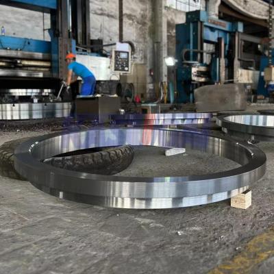 China Flancos de tubos de acero inoxidable SORF Deslizamiento en la cara elevada de la brida ASTM A182 en venta