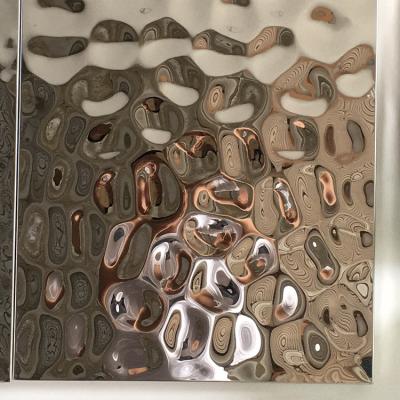Chine Le miroir a coloré l'ondulation de l'eau du plat Sus400 316Ti de feuille d'acier inoxydable ridée pour la décoration à vendre