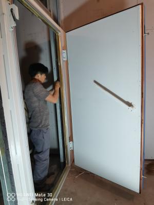 Κίνα εξωτερική αριστερή πόρτα λύσεων προστατευτικών καλυμμάτων αιθουσών EMC 19in EMI EMC προστατευμένη RF προς πώληση