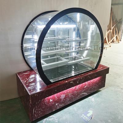 China Alrededor forme el refrigerador frío de la exhibición de la torta del 1.6m con el CE de los estantes ajustables certificado en venta