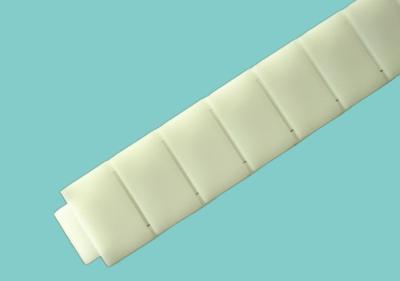 China Color blanco superior plano de las cadenas silenciosas plásticas de las cadenas de las cadenas 40P 60P del rulo de plástico para pharmercutical en venta