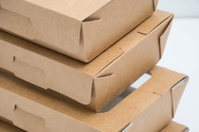 China Schnellimbiss-Kraftpapier nehmen einpackt heraus Salat-Kraftpapier-Paket-Kasten mit Fenster zu verkaufen