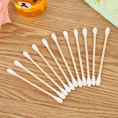 China Compact Design Medical Cotton Swab , Lightweight Cotton Buds Wooden Sticks for sale