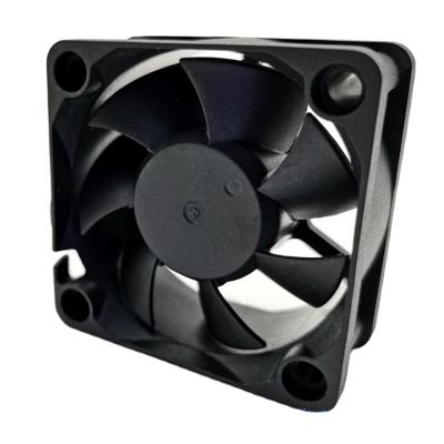 China Fan profesional negra sin cepillo axial original de la fuente de alimentación de la transferencia del fan del ventilador de la C.C. 50*50*25 5v/12v en venta