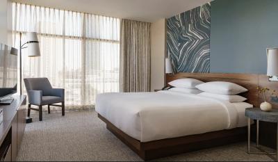 Chine Mobilier en bois de chambre à coucher d'hôtel a utilisé des meubles d'hôtel de luxe à vendre à vendre
